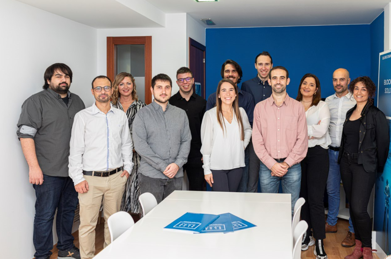 equipo blue room innovation grande todo el equipo de la empresa